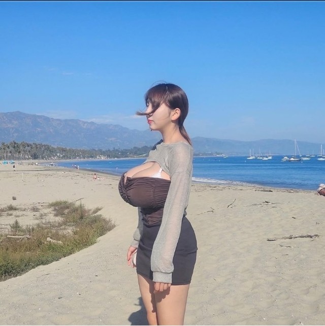 합성이 아닐까 싶을 정도로 파멸적인 벨벳좌의 옆슴라인