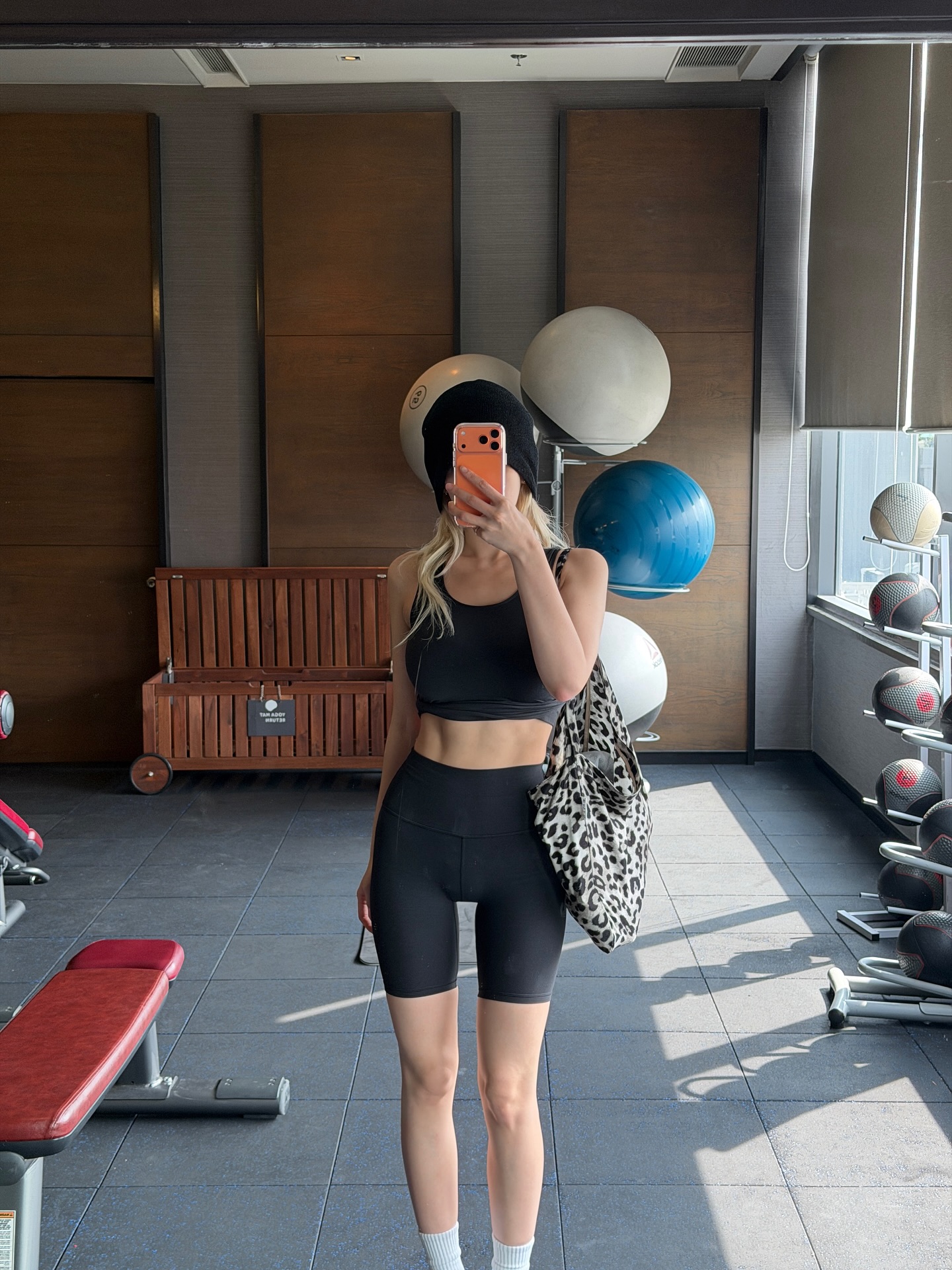 운동하고 셀카 찍는 전소미 숏레깅스 환상 몸매 Y존 레전드