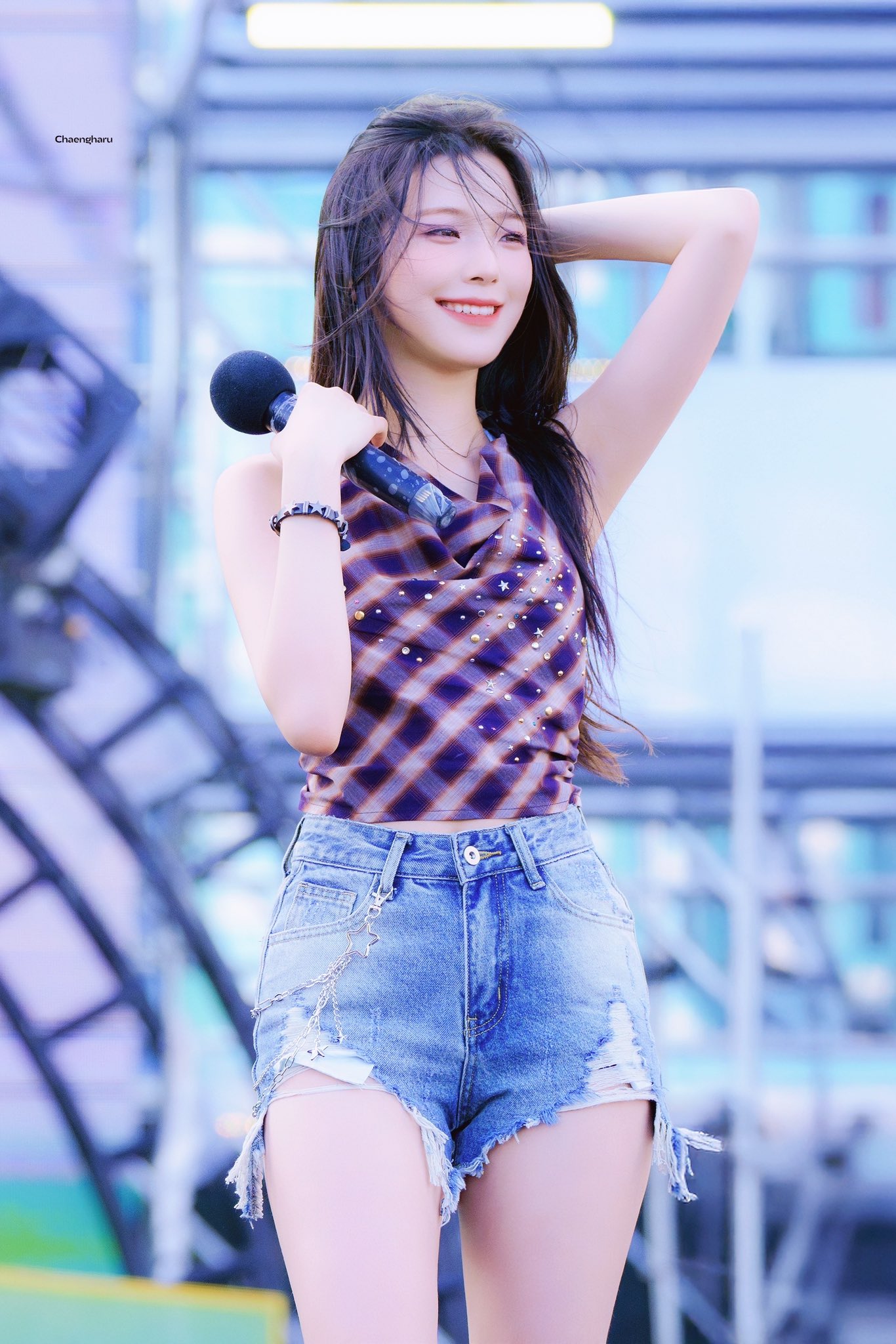 워터밤 프로미스나인 백지헌 청핫팬츠 매끈한 꿀깅이 허벅지