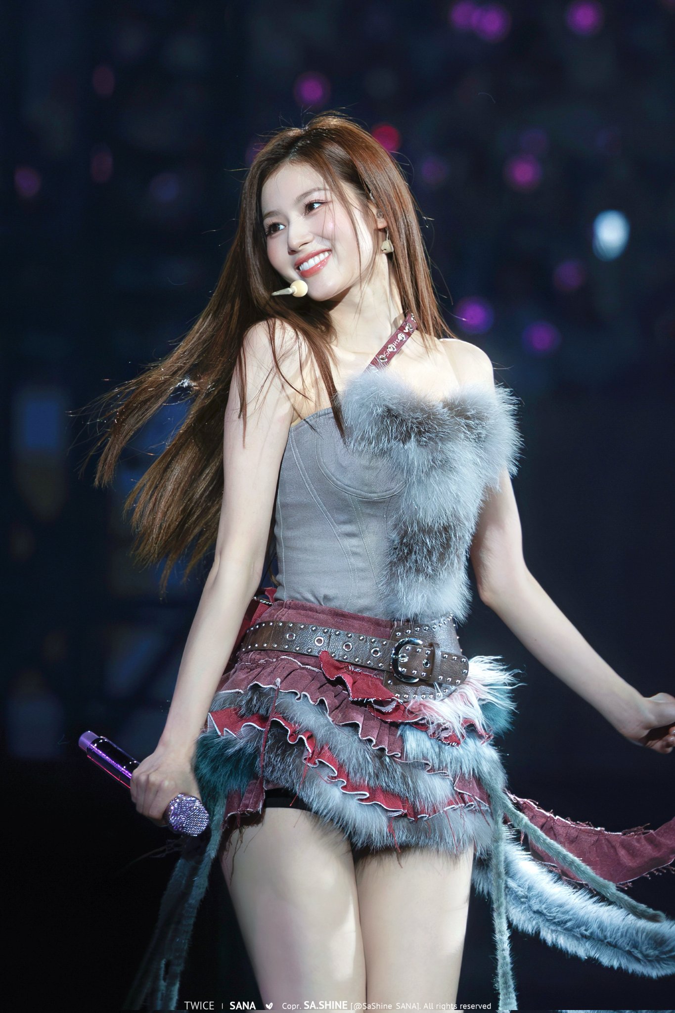 트와이스 사나 회색 털 란제리룩 + 초미니 꿀벅지  -가오슝 콘서트