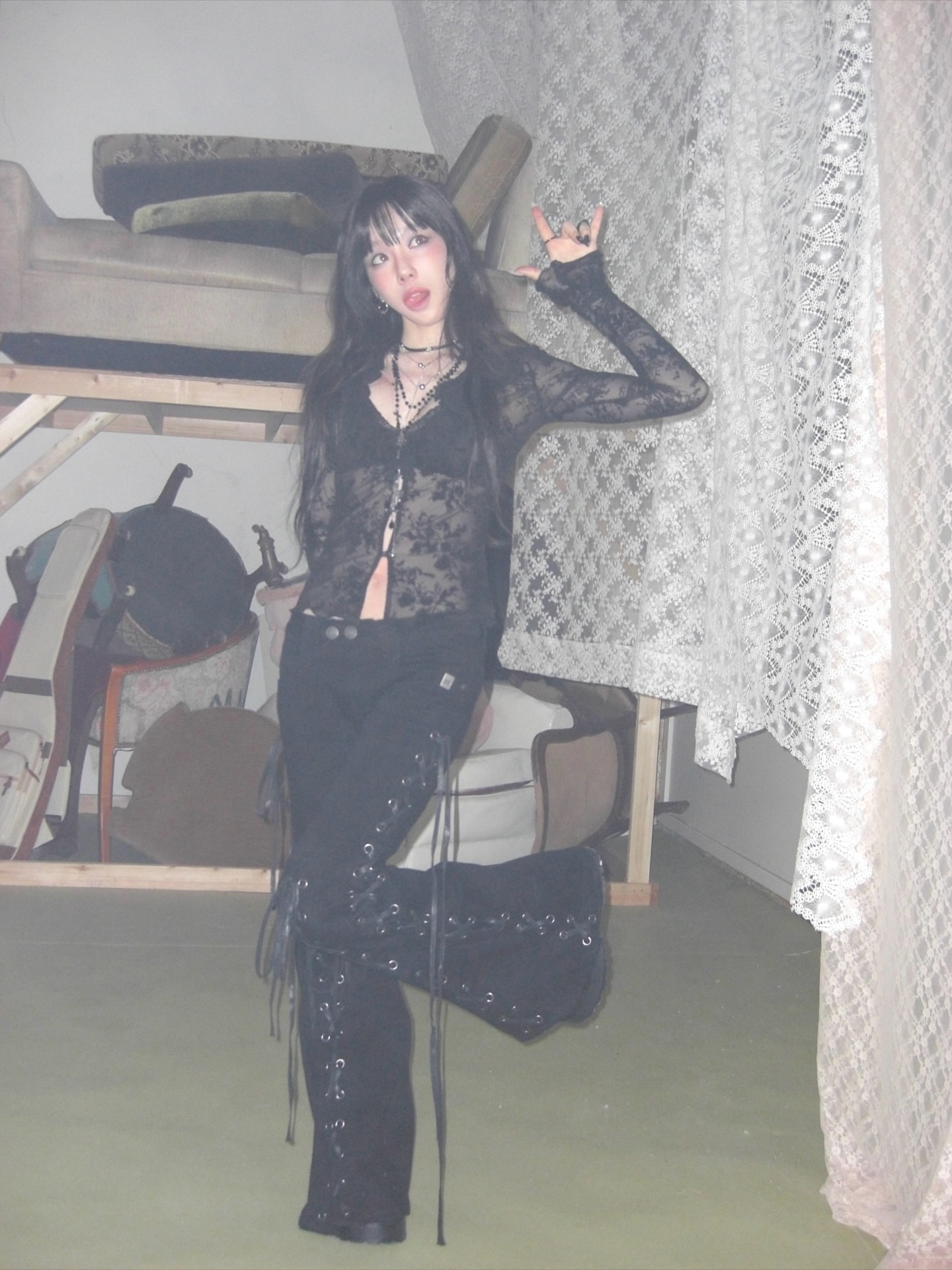 태연 검정 레이스 브라 + 속살 비치는 망사 시스루 의상 ㅗㅜㅑ