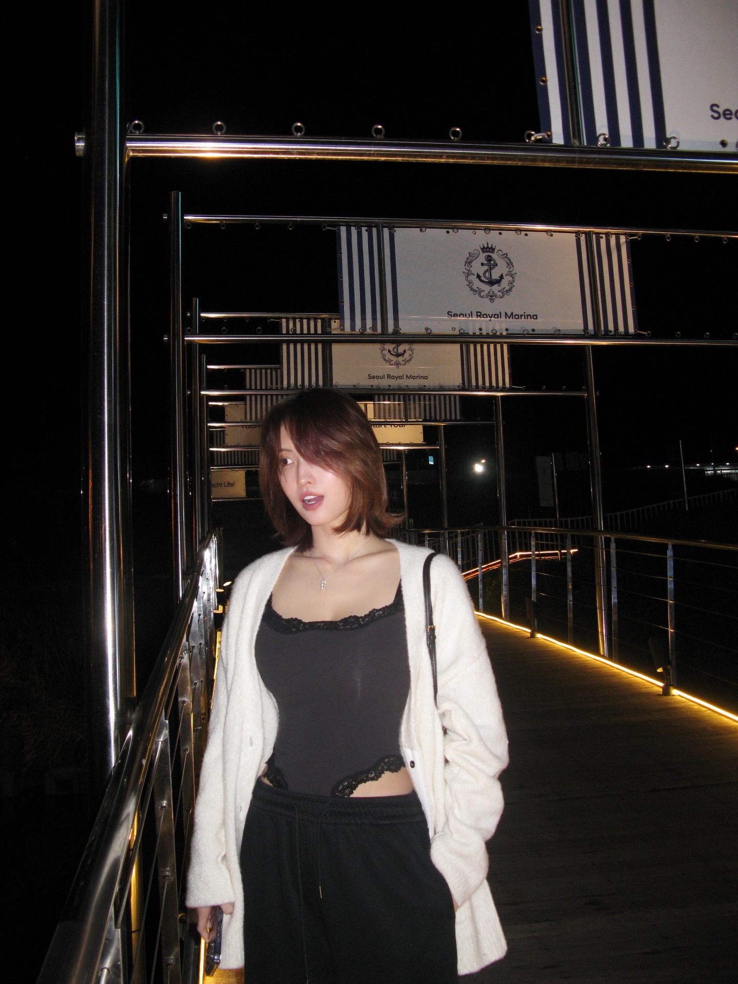 츄리닝 속은 어마무시할지도...모모의 검정 레이스 하이레그