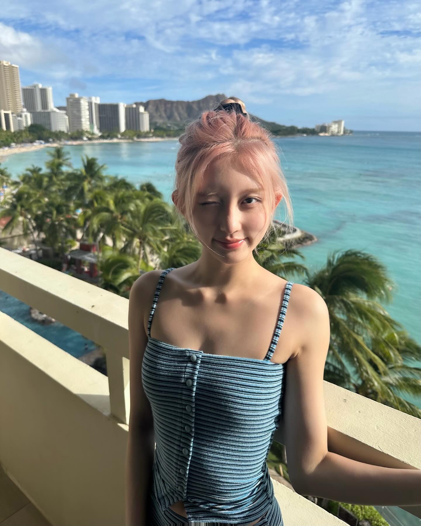 아이브 가을 시원한 끈나시 은근한 윗슴골 겨드랑이 - 인스타