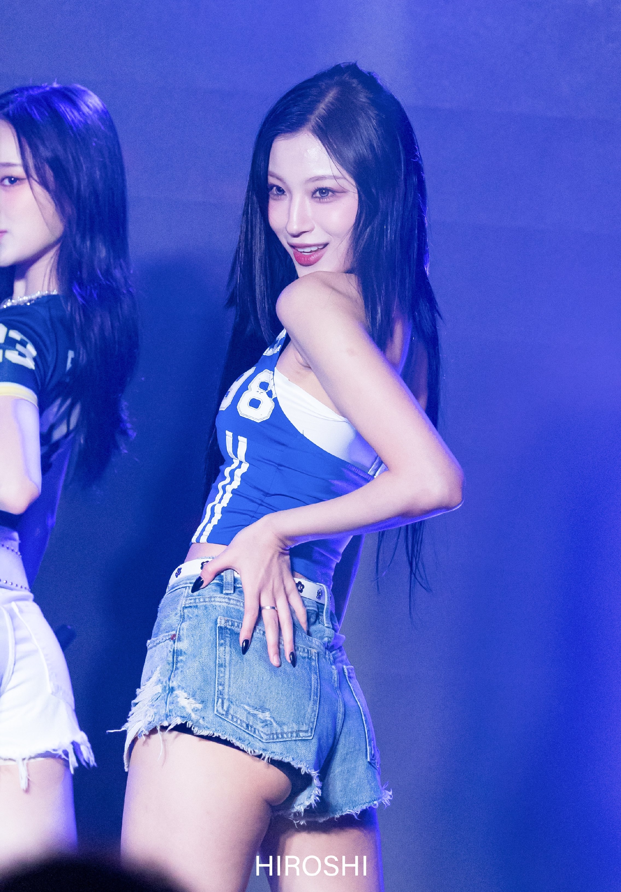 시원한 파란 나시 + 청핫팬츠 아이칠린 예주 엉밑살 1장 (초고화질)