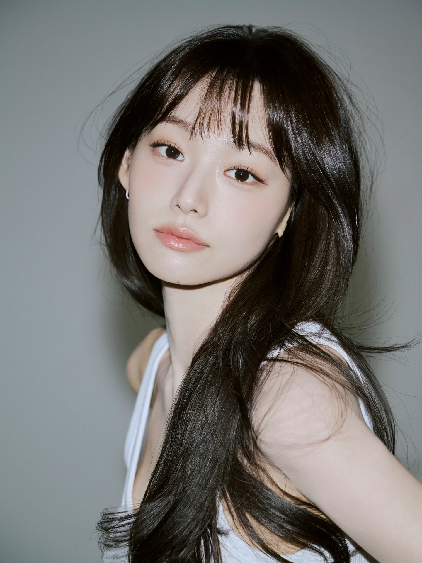 데뷔 10주년이라는 강미나 새 프로필 흰 골지 나시 은근한 옆슴