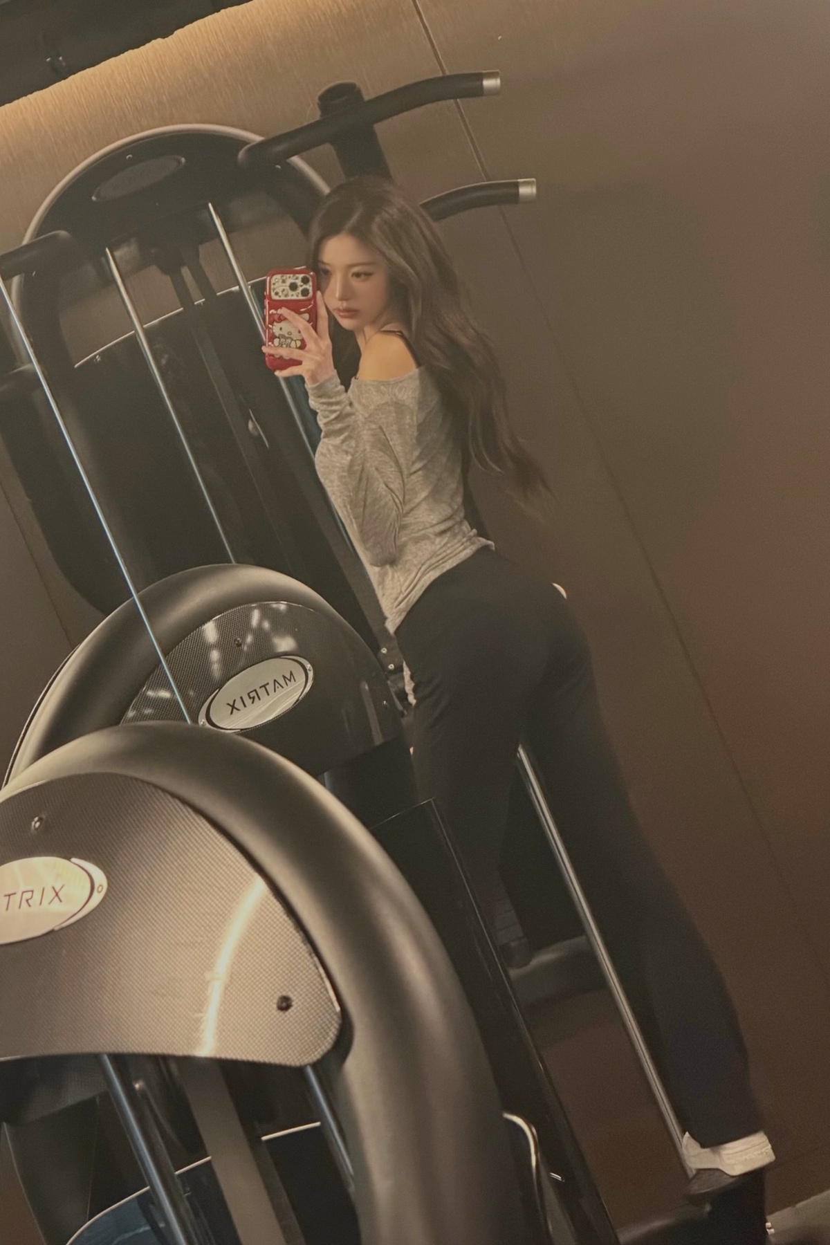 오운완 셀카 인증하는 장원영 검정 레깅스 요망한 엉덩이 라인