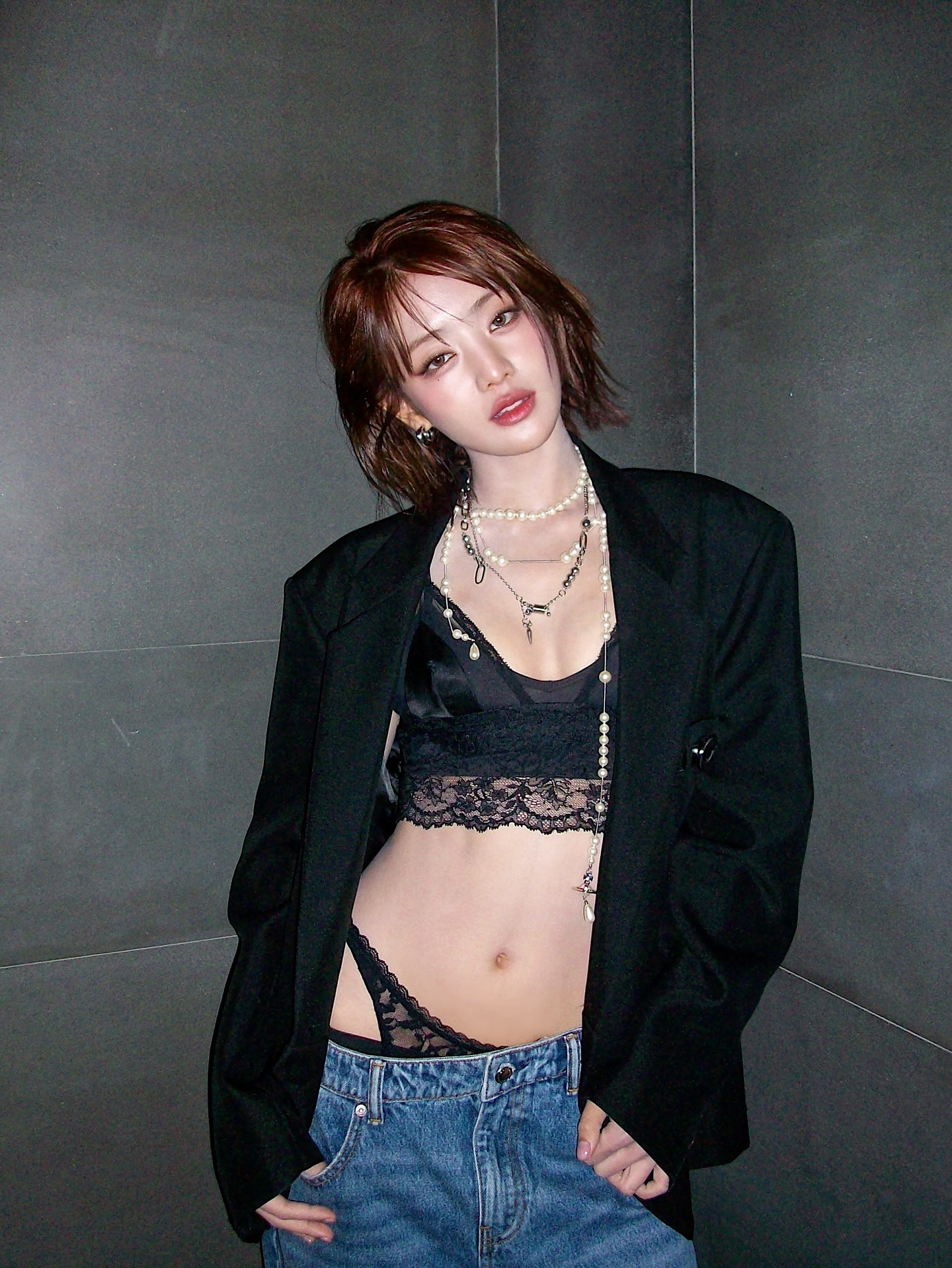 검정 레이스 팬티 + 브라렛 입은 민니 몽글한 가슴골 복부 야꼽