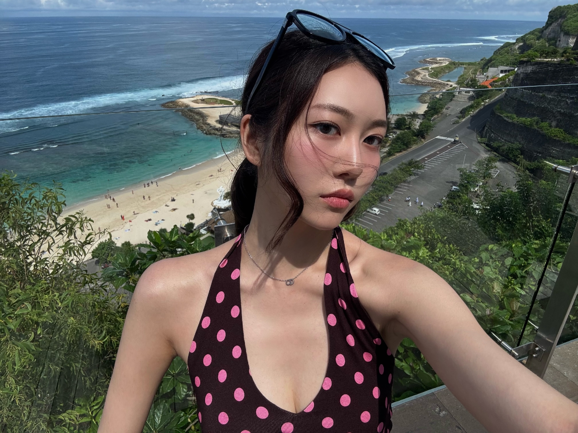 모모랜드 제인 파란 줄무늬 비키니 아찔한 가슴골 복부 배꼽